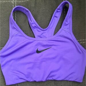 Nike Women’s Swoosh Light Support Bra